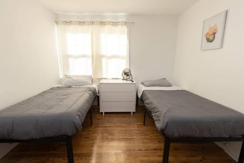 Mins close to Yale University/2Bedrooms/FastWifi Maison in New Haven
