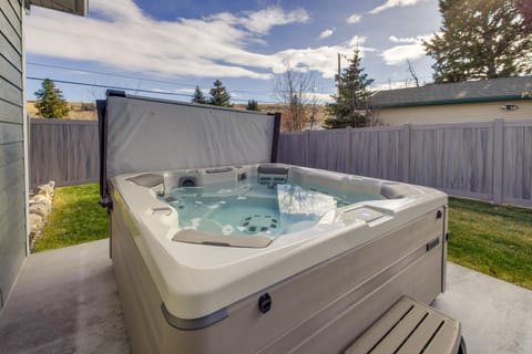 Red Lodge Home with Private Hot Tub and Fire Pit! House in Red Lodge