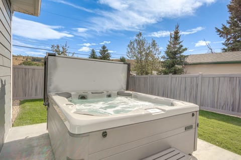 Red Lodge Home with Private Hot Tub and Fire Pit! House in Red Lodge