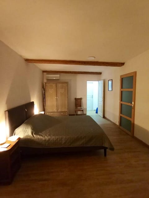 Appartement de 2 chambres avec terrasse amenagee et wifi a Boulbon Condo in Tarascon