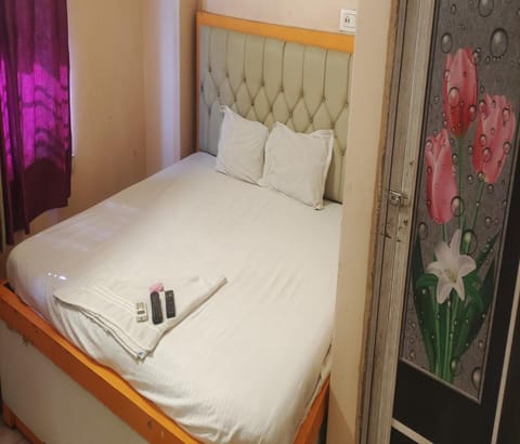 STAYMAKER Tirupati Guest House Hotel in Kolkata