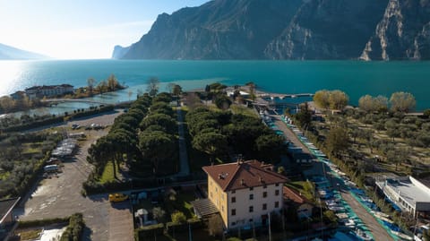 Neighbourhood, Bird's eye view, Location, Parking