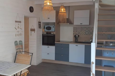 "La Mer Bohème", patio, parking privé, 5 mn plage Apartment in Le Portel