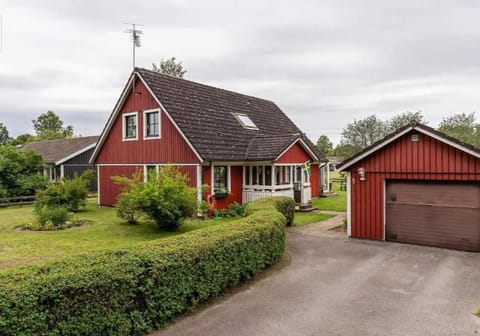 Property building, Day, Street view