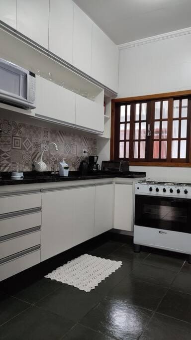 Kitchen or kitchenette, minibar, pet friendly, stove