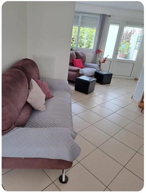 PAVILLON PROCHE RER et DisneyLand House in Gagny