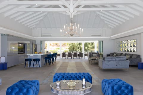 La Perla Estate - 7 BR Luxury Beachfront Villa with utmost privacy Chalet in Saint Martin
