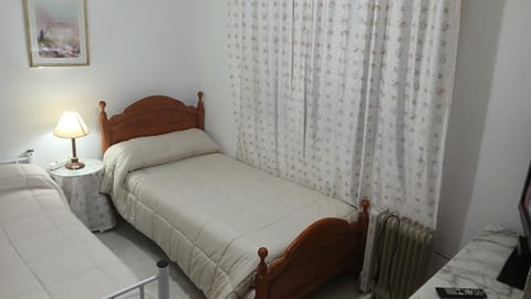 Room in Holiday house - Habitacion Privada Doble Toledo Bed and Breakfast in Toledo