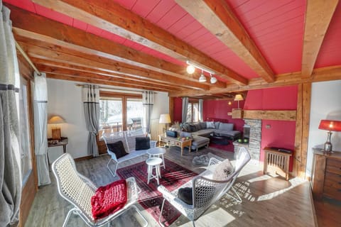 Pretty nest with view of Mont Blanc Chalet in Combloux