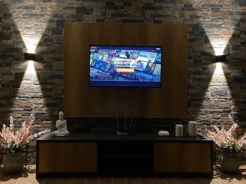 Communal lounge/ TV room, Evening entertainment