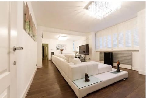 Super large apartment in London for larger groups Apartment in London Borough of Croydon