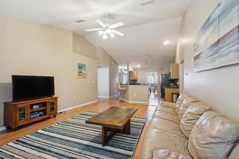 Pet-Friendly Cape Coral Retreat with Screened Porch! Haus in Cape Coral