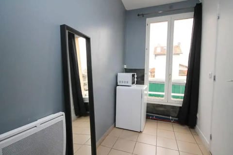 Chambre avec lit double idéal JO 2024 Apartment in Saint-Denis, France