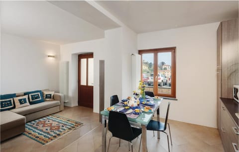 Beautiful Apartment In Pitelli -sp- With Kitchen Apartamento in La Spezia