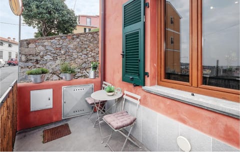 Beautiful Apartment In Pitelli -sp- With Kitchen Apartment in La Spezia