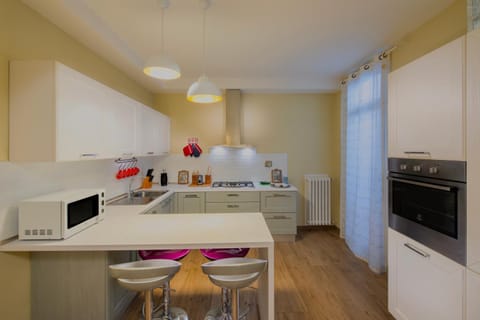 Kitchen or kitchenette, Dining area, dishwasher, minibar, pet friendly, stove, toaster