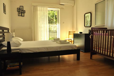 Bed, Photo of the whole room, Bedroom, air conditioner