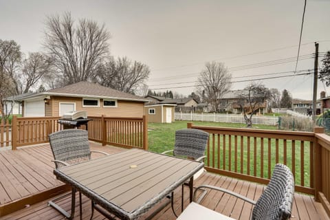 Oakdale Home with Deck - 7 Mi to Downtown St Paul! House in Oakdale