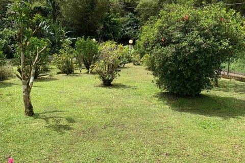 972B-Coin de verdure au pied de la Montagne Pelée Casa in Arrondissement of Saint-Pierre