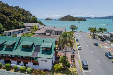 Property building, Nearby landmark, Day, Neighbourhood, Natural landscape, Bird's eye view, Sea view, Street view, Location