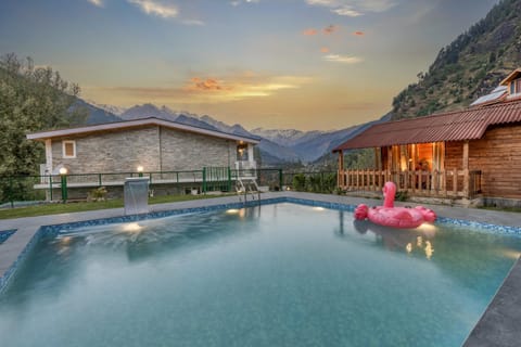 Property building, Mountain view, Pool view, Swimming pool