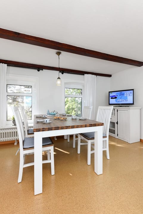 TV and multimedia, Dining area