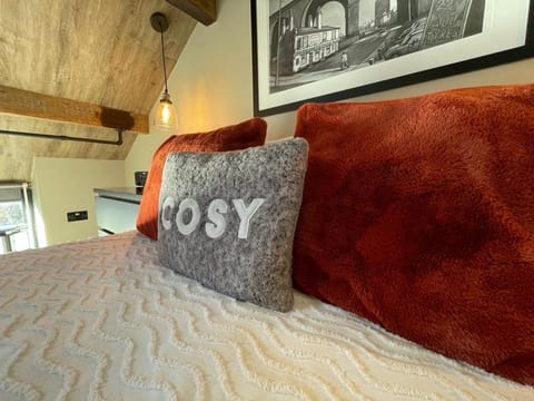 Pass the Keys The Cosy Romantic and Elegant for 2 with Hot Tub House in Hayfield
