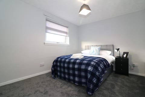 Signature - Glen Garry House Apartment in East Kilbride