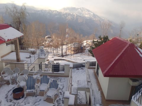 Haven Lodge Bhurban, 6BR Holiday Home in Hill Station House in Punjab