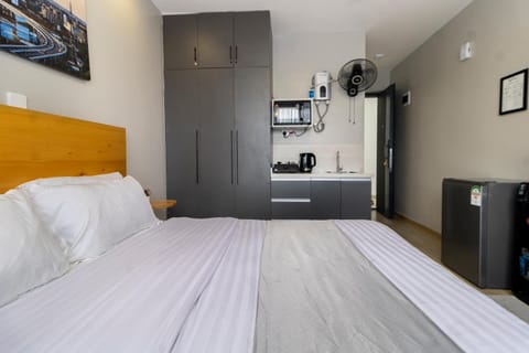 Bed, Kitchen or kitchenette, Photo of the whole room, Bedroom, minibar, wardrobe