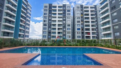 Property building, Day, City view, Pool view, Swimming pool, sunbed