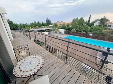 104 Douce Provence au calme face à la piscine Condo in Aix-en-Provence