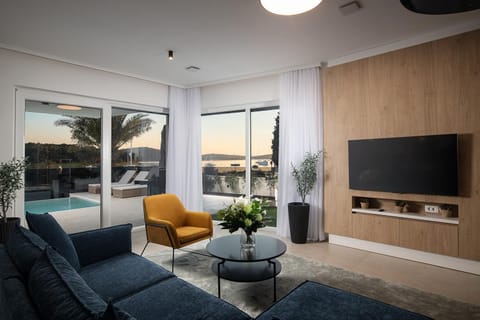 Communal lounge/ TV room, Living room