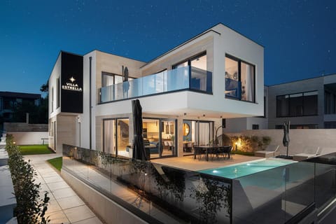 Property building, Facade/entrance, Off site