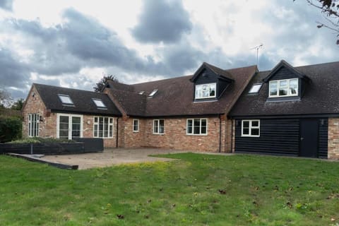 Property building, Day, Garden, Garden view