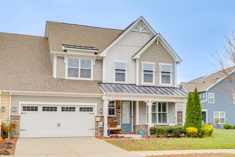 Spacious Millville Townhome Shuttle to Beach! Haus in Ocean View