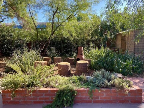 Garden House - Lovingly Restored 1950s Home Maison in Catalina Foothills