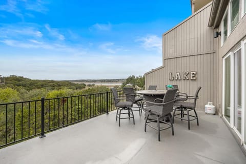 Lake home with decks views and amenities House in Point Venture