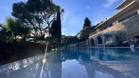 La Villa Contemporaine avec vue Mer, piscine, Hammam, Jacuzzi Villa in Mougins