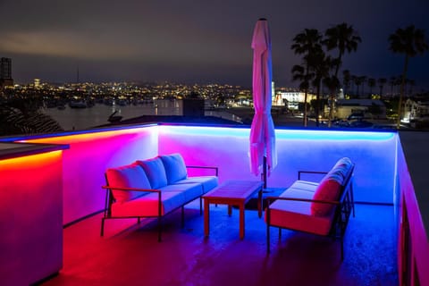 Night, Balcony/Terrace, Seating area, City view, Sea view