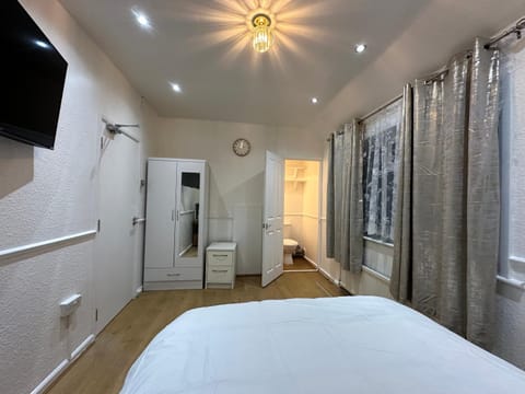 Double Room With Free WiFi Keedonwood Road Übernachtung mit Frühstück in Bromley
