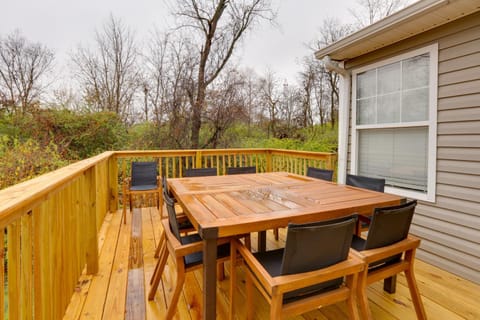 Chic Lexington Home with Deck about 5 Mi to Downtown! House in Lexington
