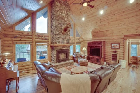 Family-Friendly McCall Cabin with Private Hot Tub! Haus in McCall