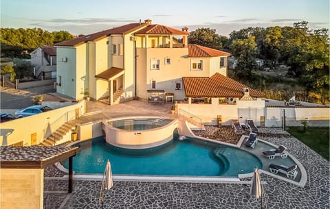 Cozy Apartment In Pula With Outdoor Swimming Pool Condo in Fažana