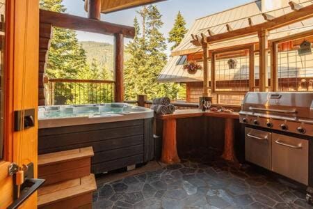 Luxury Family Cabin at Summit West Casa in Snoqualmie Pass