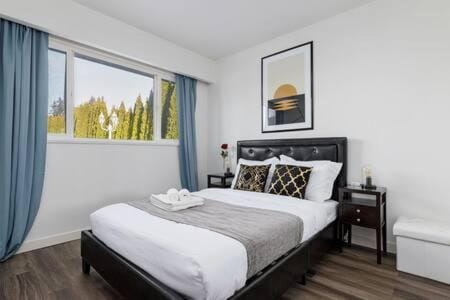 Lovely 2BR Home in Foster Ave Casa in Coquitlam