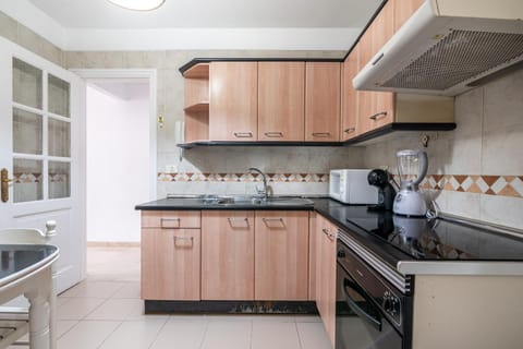 Kitchen or kitchenette, minibar, pet friendly, stove, toaster