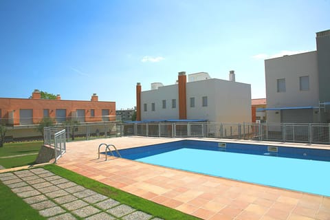 Property building, Garden, Swimming pool