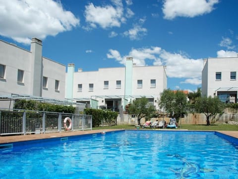 Property building, Pool view, Swimming pool, sunbed