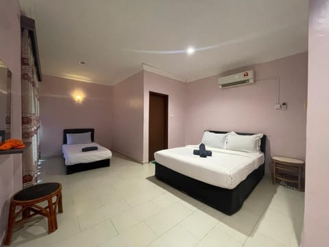 12pax Seaside Homestay Port Dickson 3R3B,Wifi,Beach,Pool,BBQ Apartment in Port Dickson